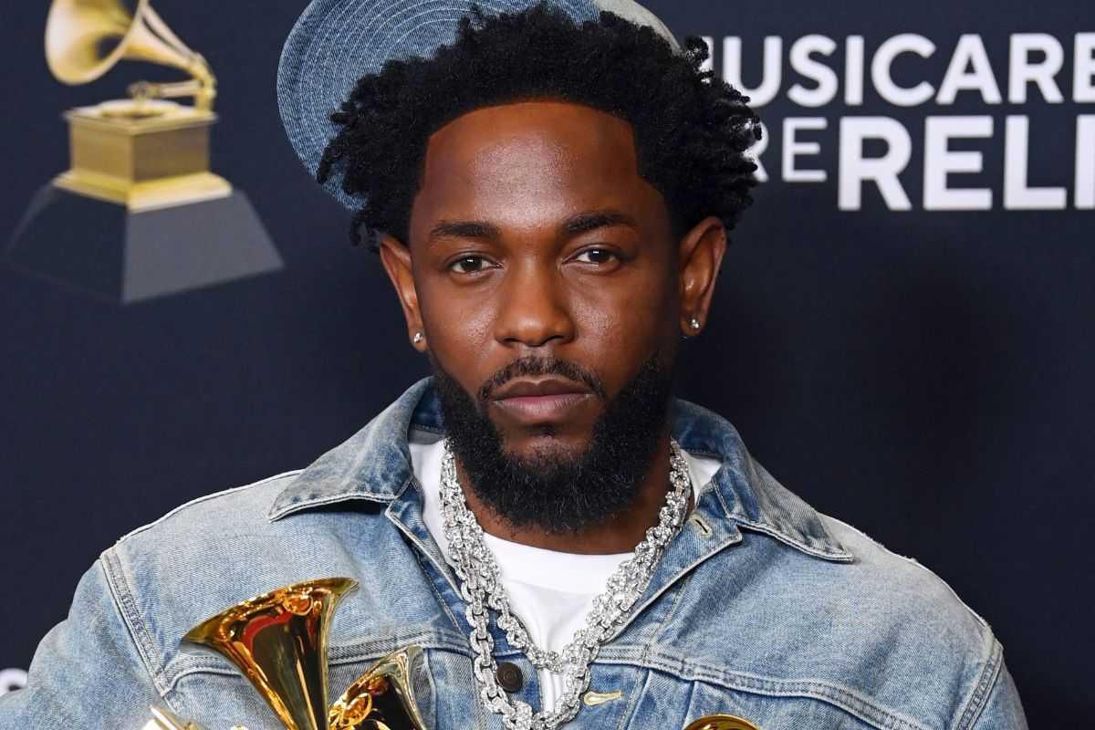 Kendrick Lamar estabelece novo recorde de espectadores no Super Bowl, ultrapassando marca de 1993 Kendrick Lamar estabelece novo recorde de espectadores no Super Bowl, ultrapassando marca de 1993