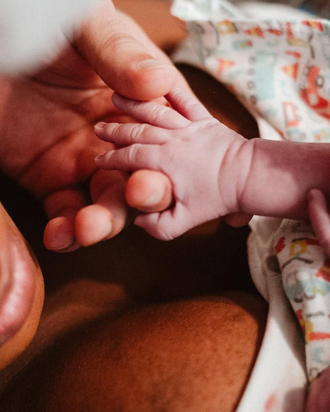 Nasce o primeiro filho de MC Daniel e Lorena Maria no Rio de Janeiro