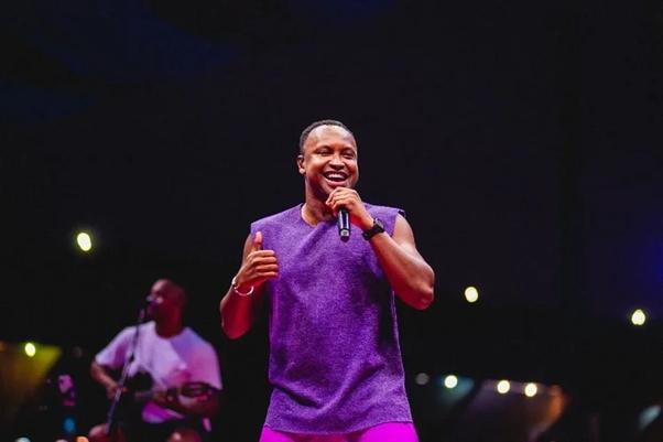 Thiaguinho se apresenta no Thermas Hot World neste domingo (23), em Águas de Lindóia