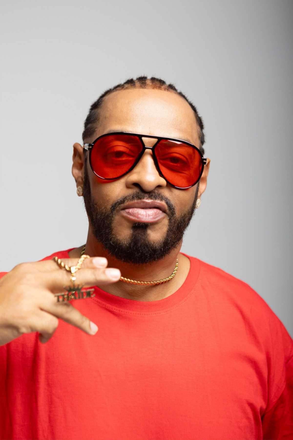 Thaíde apresenta o single "O Meu Nome Não É Xande" Thaíde apresenta o single "O Meu Nome Não É Xande"