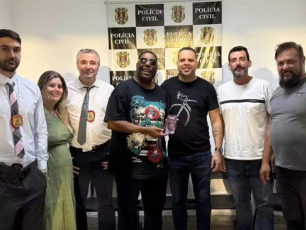 Após assalto armado, polícia encontra celular de Netinho de Paula Após assalto armado, polícia encontra celular de Netinho de Paula