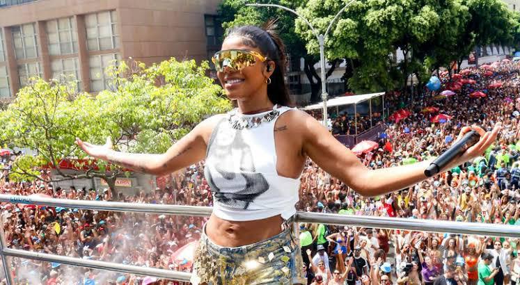 Ludmilla comanda o maior bloco do Carnaval carioca e arrasta multidão no Centro do Rio