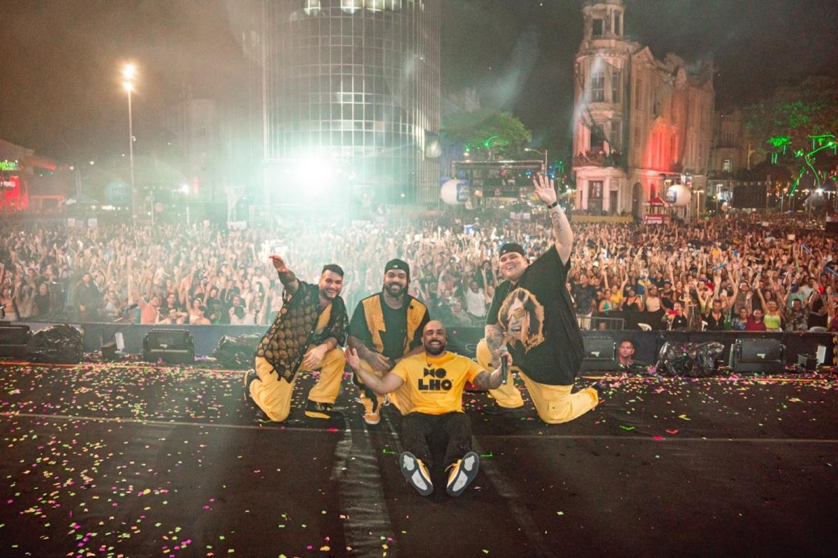 200 mil pessoas: Menos é Mais faz o maior pagode de sua história no Marco Zero em Recife 200 mil pessoas: Menos é Mais faz o maior pagode de sua história no Marco Zero em Recife