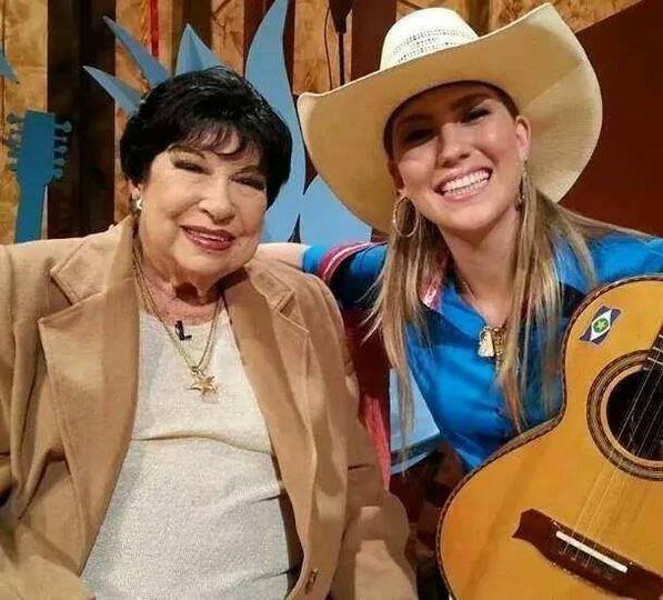 10 Anos sem Inezita Barroso: Bruna Viola perpetua legado da sertaneja e inspira apaixonados pela viola caipira na nova geração 10 Anos sem Inezita Barroso: Bruna Viola perpetua legado da sertaneja e inspira apaixonados pela viola caipira na nova geração
