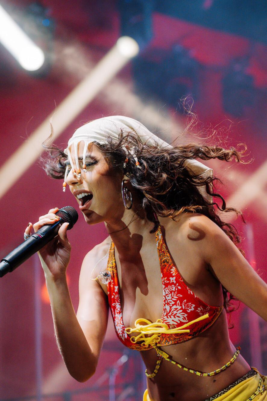 Marina Sena brilha em noite de show no festival Auê