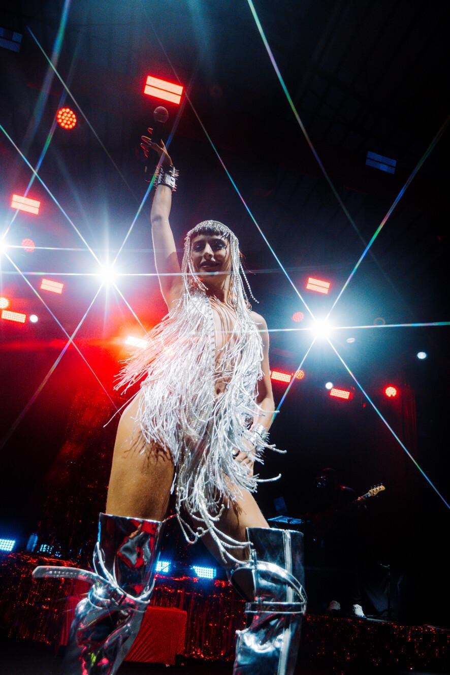 Marina Sena brilha em noite de show no festival Auê