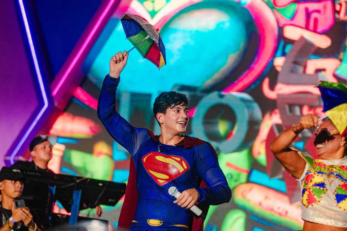 Estreia no Carnaval: Léo Foguete agitou camarotes da Sapucaí até festa tradicional de Recife Estreia no Carnaval: Léo Foguete agitou camarotes da Sapucaí até festa tradicional de Recife