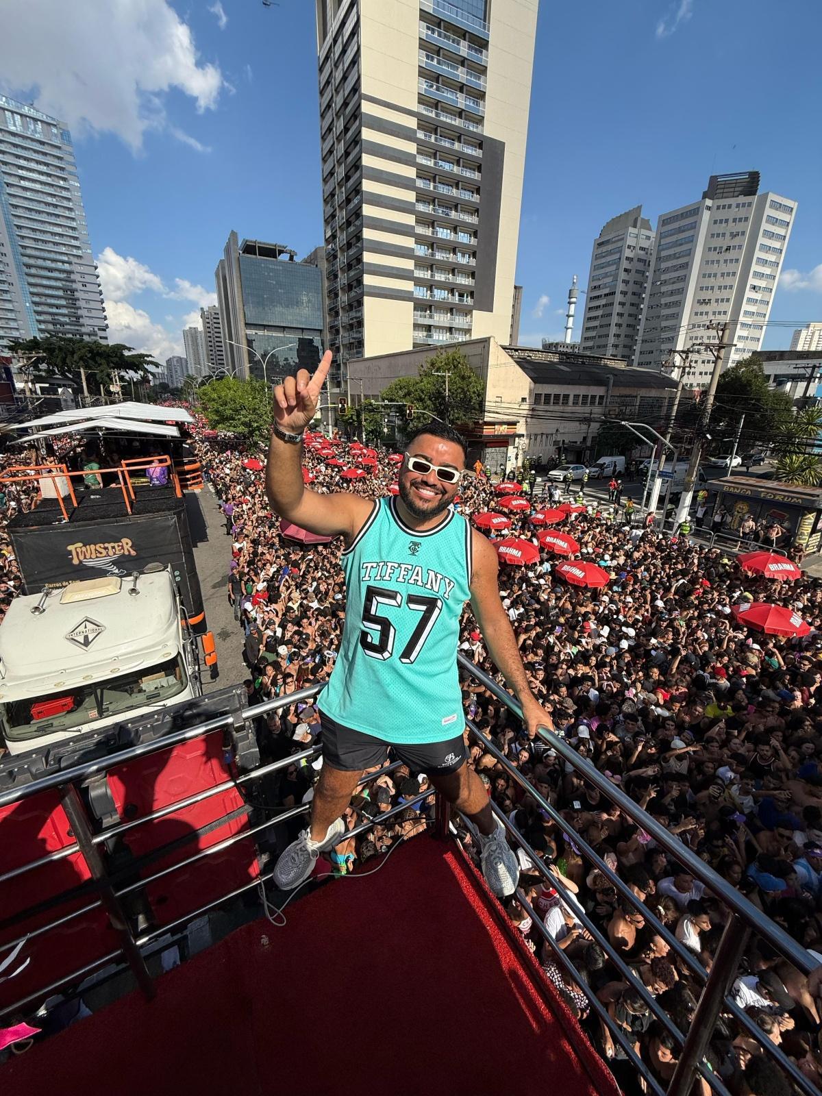 Bloco do Poderoso reúne mais de 1 milhão de foliões em São Paulo Bloco do Poderoso reúne mais de 1 milhão de foliões em São Paulo