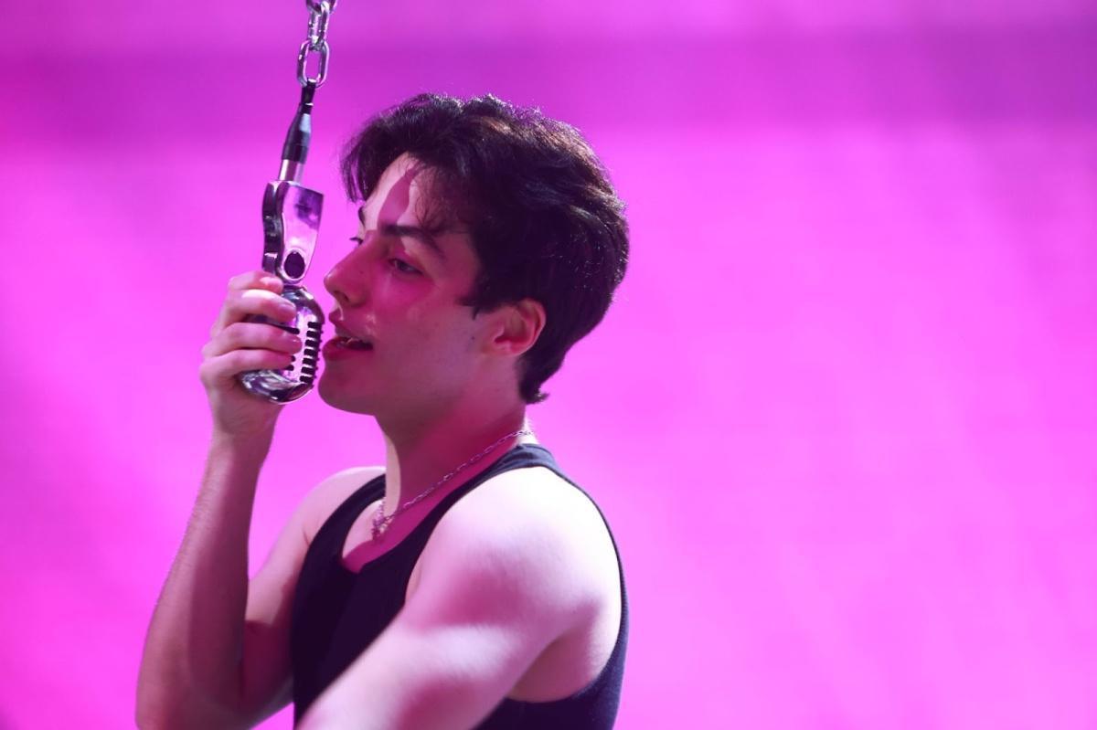 Enzo Ferro lança a inédita romântica "Quem Sabe A Gente Volta" Enzo Ferro lança a inédita romântica "Quem Sabe A Gente Volta"