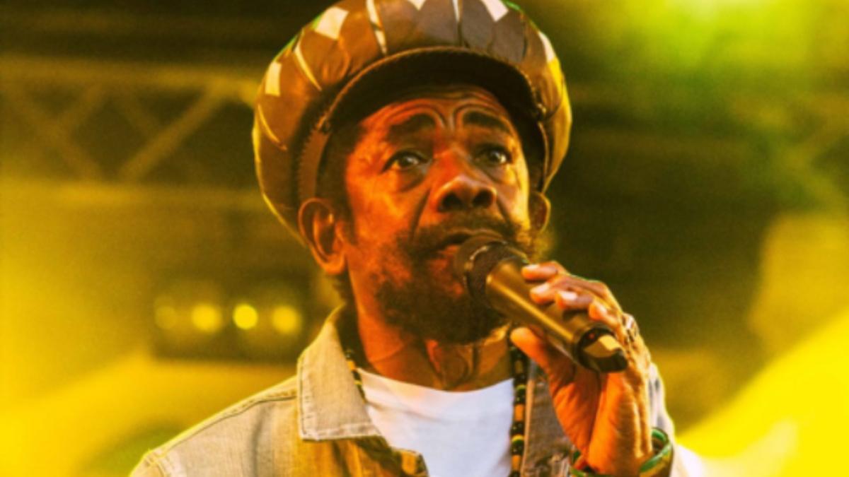 Cocoa Tea, voz marcante do reggae, morre aos 65 anos
