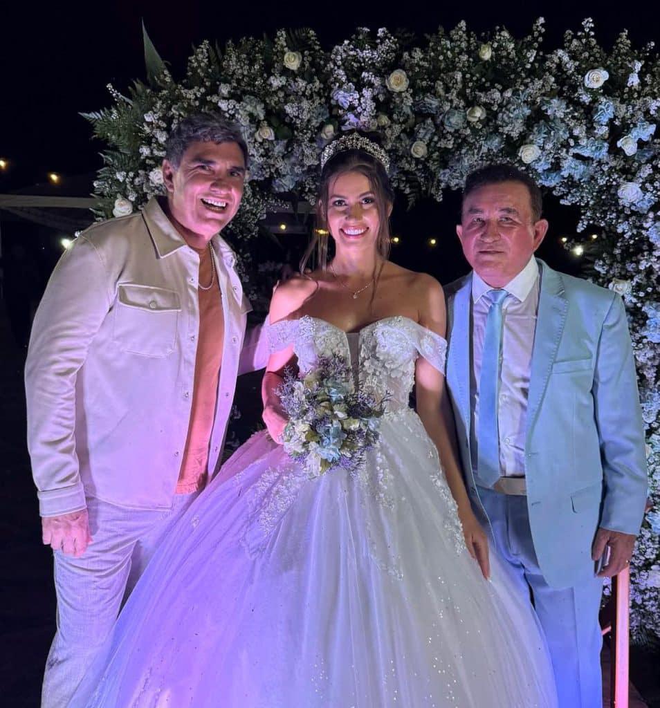 Aos 74 anos, Amado Batista celebra casamento com jovem miss de 23 no MT