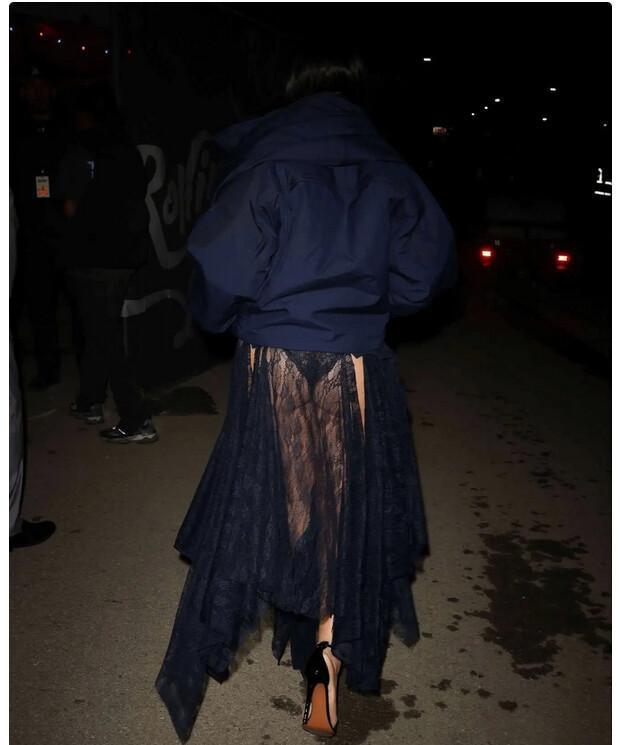 Rihanna se destaca com visual ousado no show de A$AP Rocky em Los Angeles