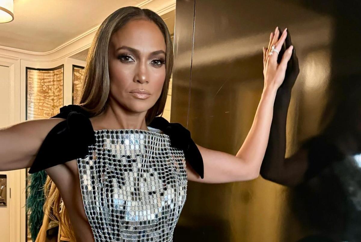 Mansão dos Sonhos: Jennifer Lopez Compra Propriedade Luxuosa em Los Angeles Mansão dos Sonhos: Jennifer Lopez Compra Propriedade Luxuosa em Los Angeles