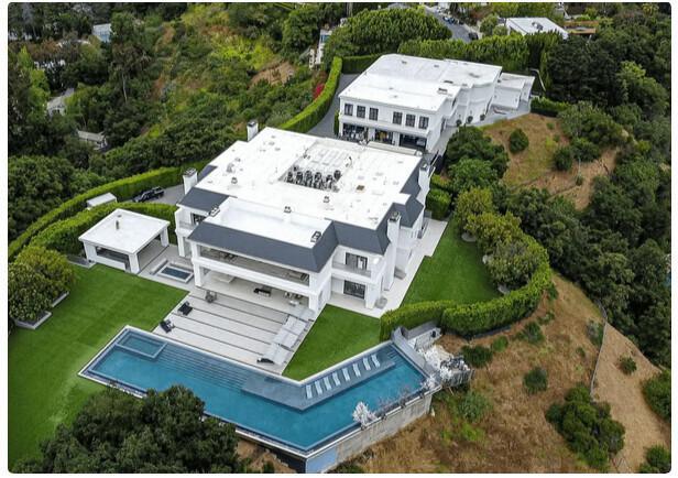 Mansão dos Sonhos: Jennifer Lopez Compra Propriedade Luxuosa em Los Angeles Mansão dos Sonhos: Jennifer Lopez Compra Propriedade Luxuosa em Los Angeles