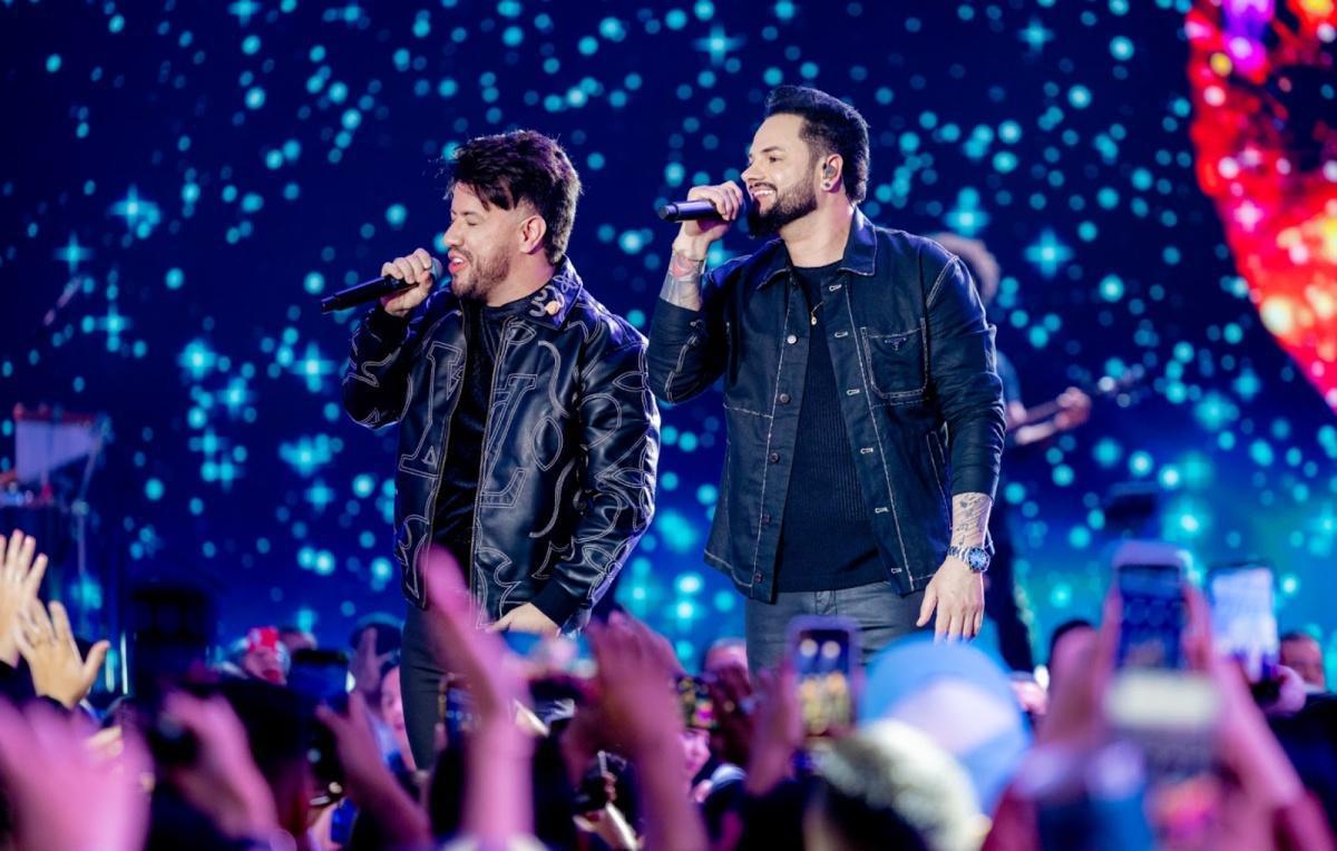 Diego & Victor Hugo lançam o primeiro volume de "Ao Vivo em Uberlândia" com quatro faixas inéditas Diego & Victor Hugo lançam o primeiro volume de "Ao Vivo em Uberlândia" com quatro faixas inéditas