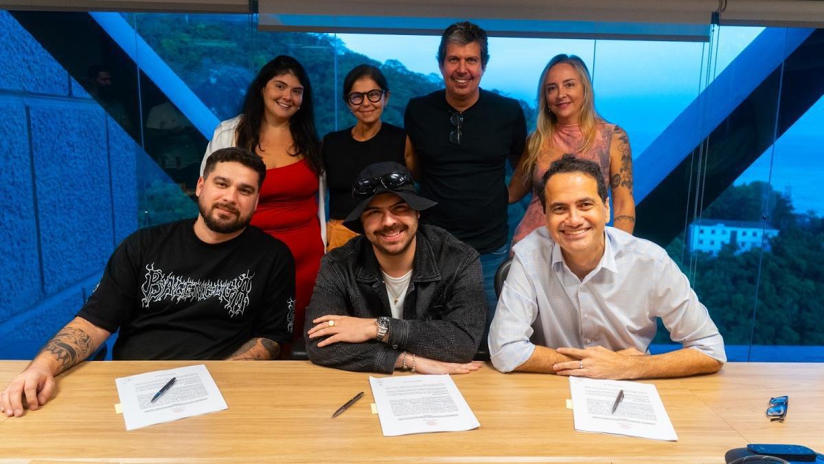 DJ Topo assina contrato com a Sony Music Brasil DJ Topo assina contrato com a Sony Music Brasil