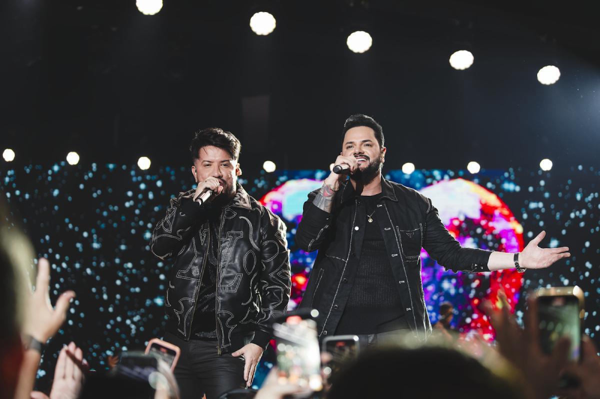 Diego & Victor Hugo batem TOP 1 com o sucesso 'Tubarões' Diego & Victor Hugo batem TOP 1 com o sucesso 'Tubarões'