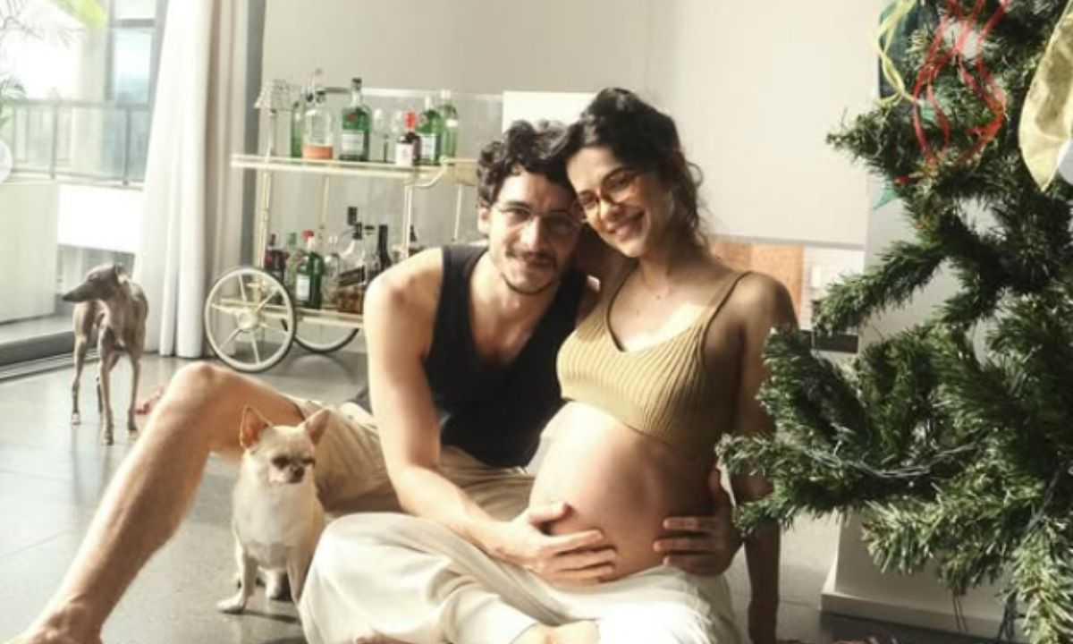 Nasce a primeira filha de Manu Gavassi com o modelo Jullio Reis