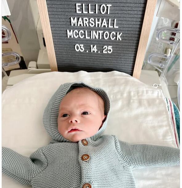 Eminem se torna avô com nascimento do primeiro filho de Hailie Jade e Evan McClintock Eminem se torna avô com nascimento do primeiro filho de Hailie Jade e Evan McClintock