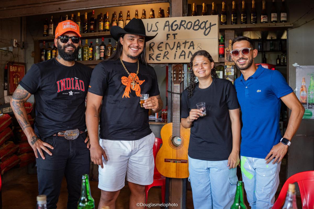 Us Agroboy lança "Batom Borrado" com Renata e Rerian após trecho viralizar nas redes Us Agroboy lança "Batom Borrado" com Renata e Rerian após trecho viralizar nas redes