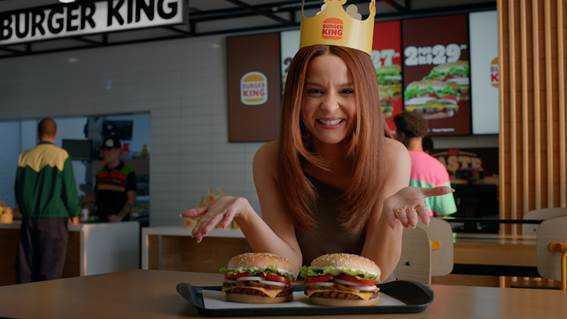 Maiara, da dupla Maiara & Maraisa, estrela nova campanha do BK® e se diverte com os rumores que rolam na internet