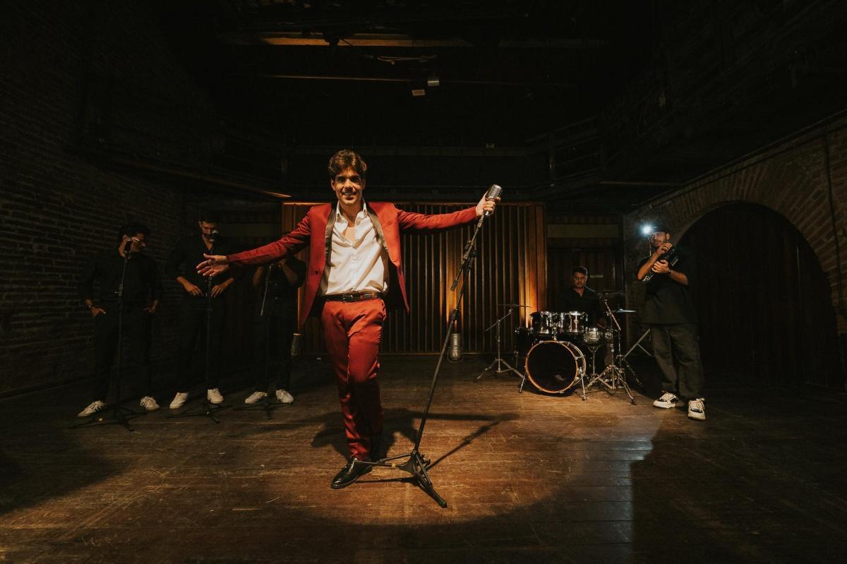 Rebatendo objeções sobre seu estilo musical, Núzio Medeiros disponibiliza EP “Reticências” Rebatendo objeções sobre seu estilo musical, Núzio Medeiros disponibiliza EP “Reticências”