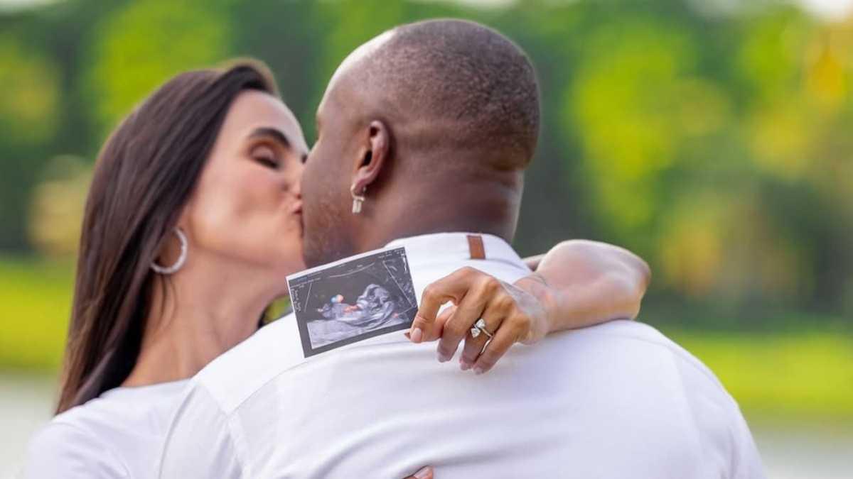 Thiaguinho elogia Carol Peixinho em declaração pública: “Será a melhor mãe do mundo” Thiaguinho elogia Carol Peixinho em declaração pública: “Será a melhor mãe do mundo”