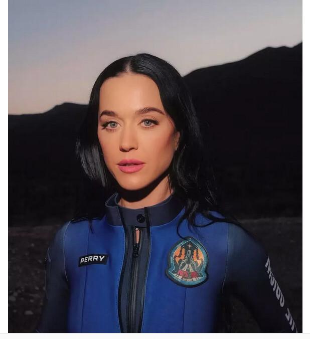 Katy Perry retorna de experiência espacial e define jornada como “rendição ao desconhecido”