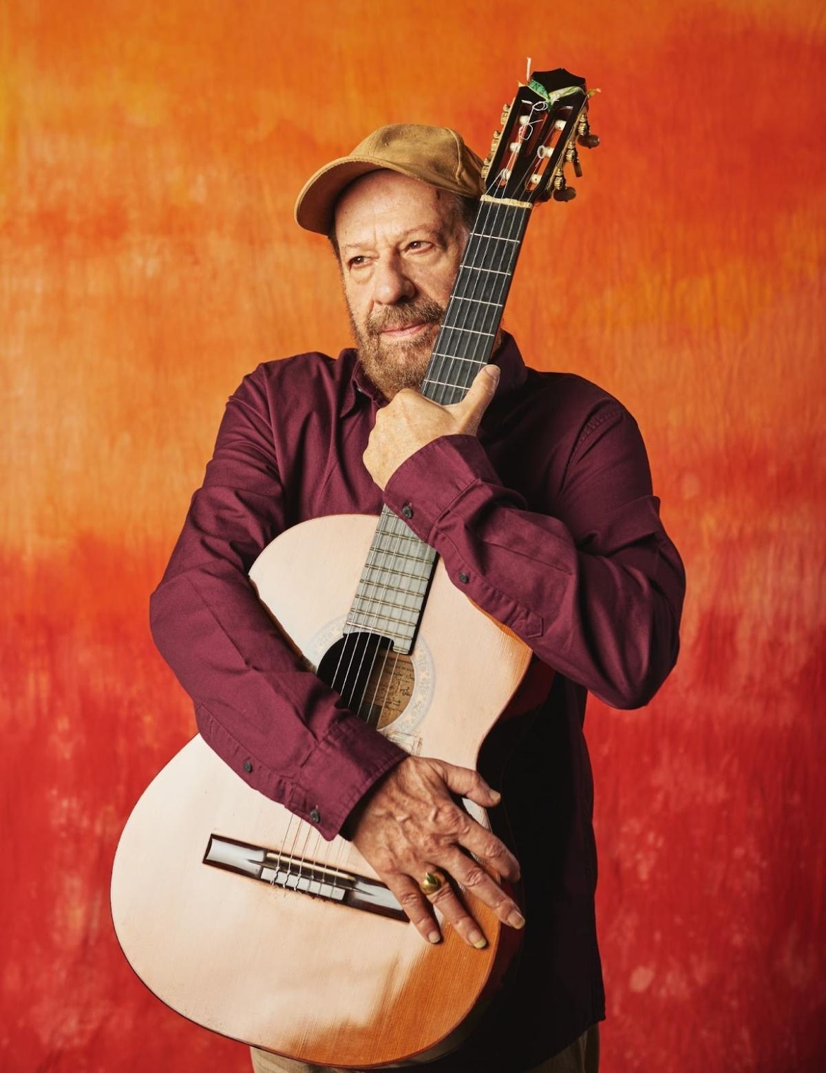 João Bosco lança turnê com show de sucessos e canções do novo álbum "Boca Cheia de Frutas"