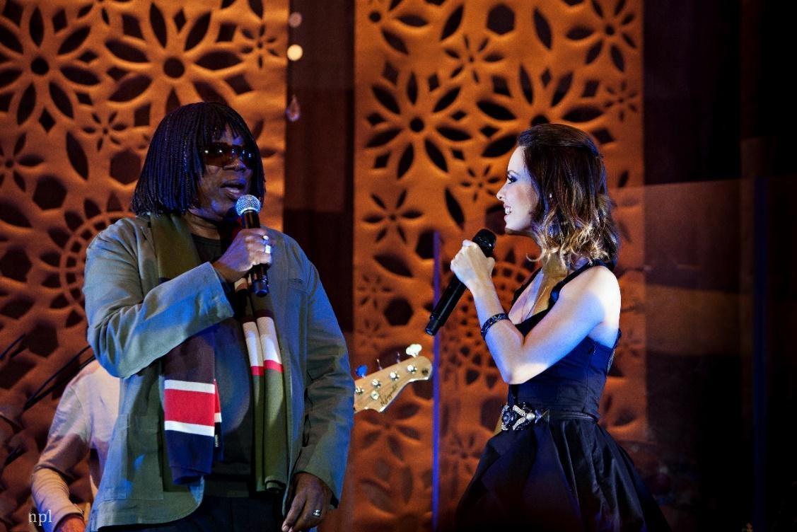 Sandy e Mateus Asato apresentam uma nova versão da emblemática canção "Travessia", primeiro single do álbum "ReNASCIMENTO"
