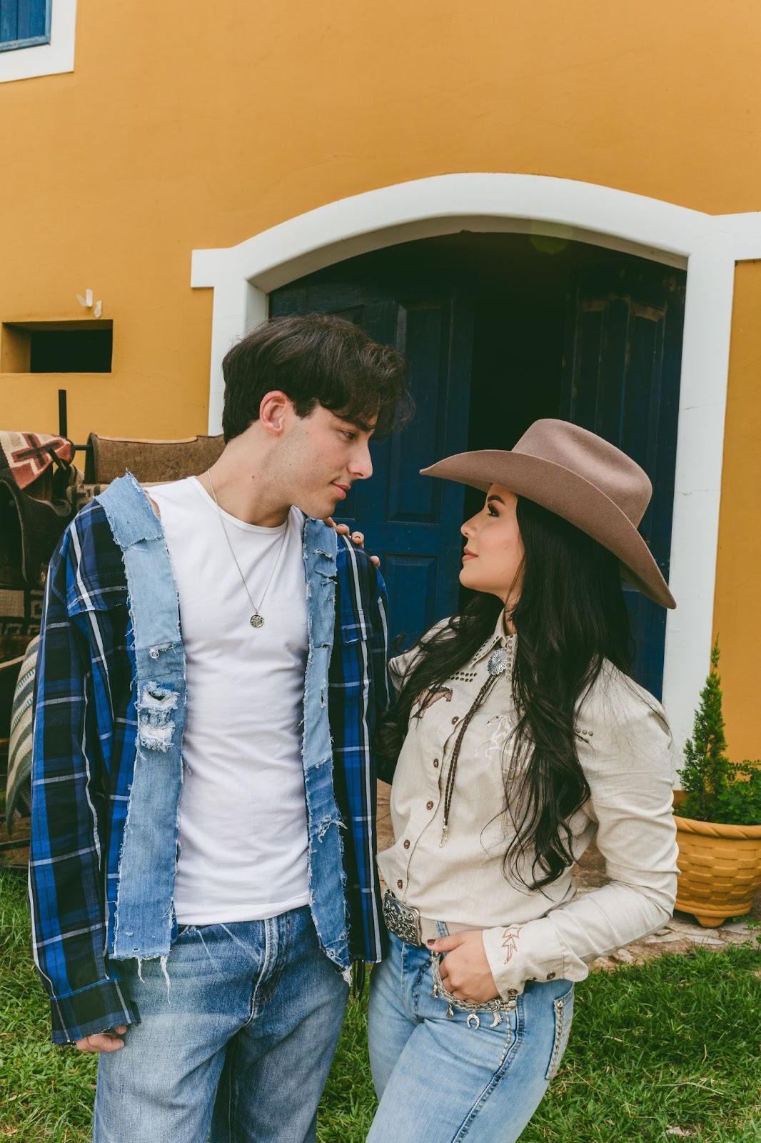 Em clima de romance, Enzo Ferro e Fiorella lançam "Dois Carentes"