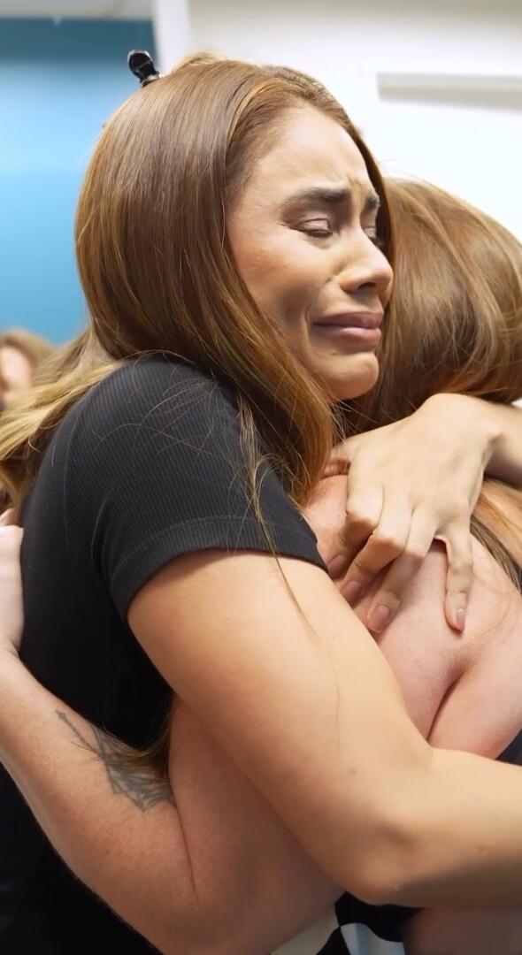 Surpresa e emoção: Lexa e Tati Machado choram em reencontro no Encontro Surpresa e emoção: Lexa e Tati Machado choram em reencontro no Encontro