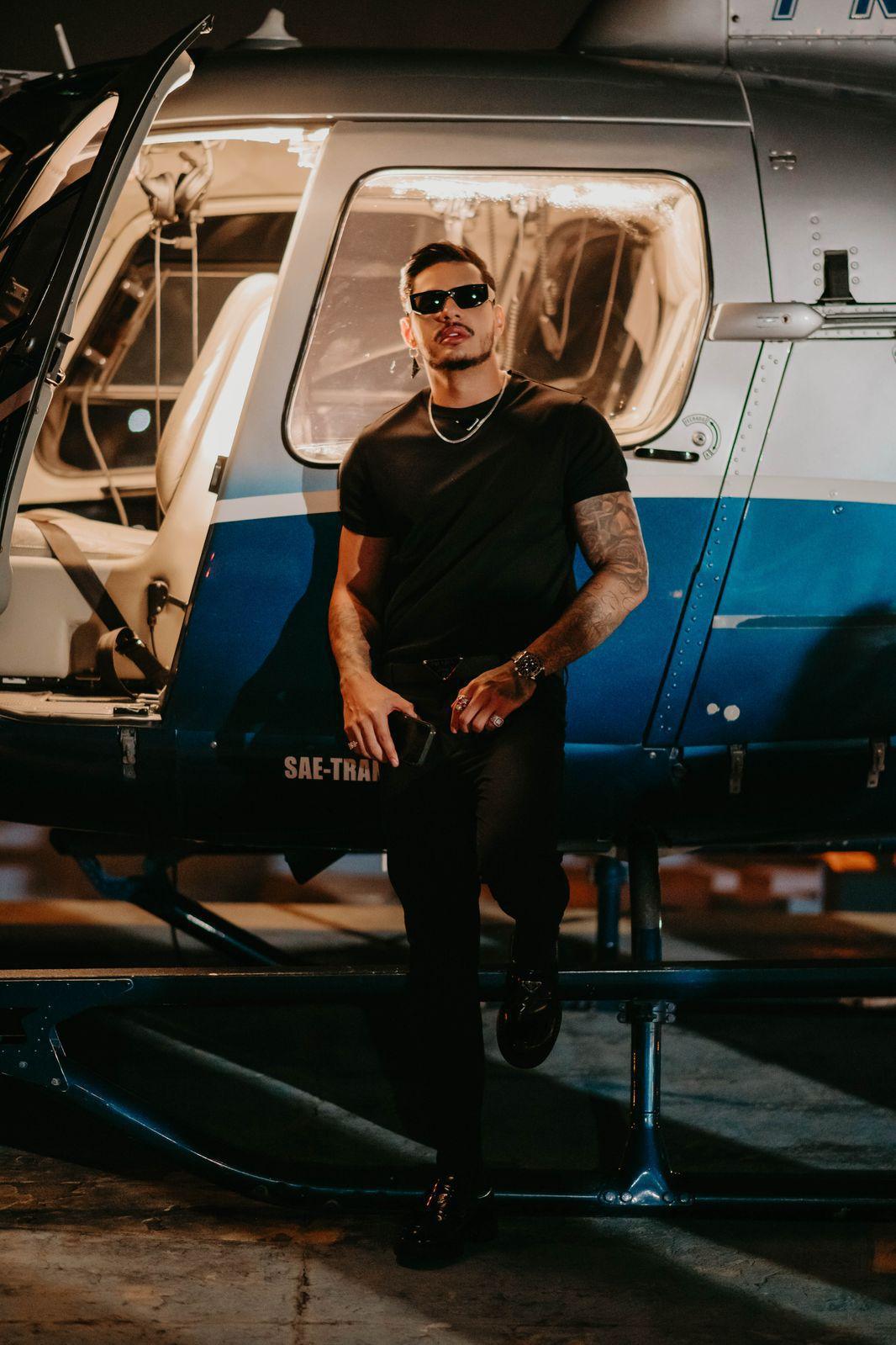 Hungria lança "Cara Metade" com clipe cinematográfico gravado em São Paulo Hungria lança "Cara Metade" com clipe cinematográfico gravado em São Paulo