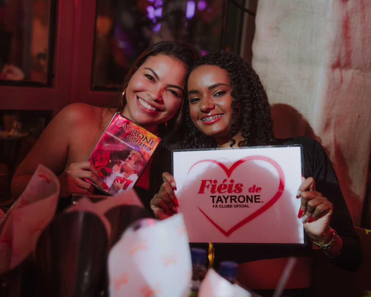 Em clima intimista, Tayrone reuniu a família, amigos e fãs na gravação do audiovisual ‘Essência’ Em clima intimista, Tayrone reuniu a família, amigos e fãs na gravação do audiovisual ‘Essência’