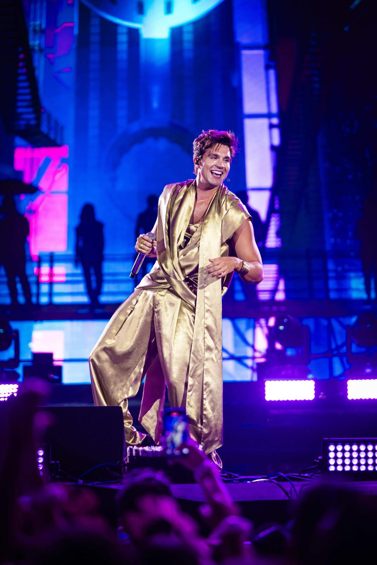 Com ingressos esgotados para quatro shows em Lisboa, LUAN SANTANA atrai mais de 70 mil pessoas e movimenta 30 milhões Com ingressos esgotados para quatro shows em Lisboa, LUAN SANTANA atrai mais de 70 mil pessoas e movimenta 30 milhões
