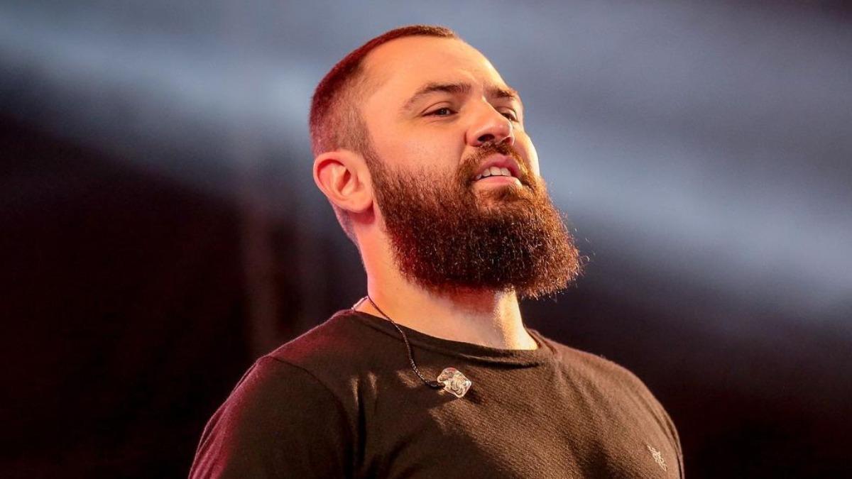 Cantor Mateus, da dupla com Jorge, se recupera bem de cirurgia no joelho Cantor Mateus, da dupla com Jorge, se recupera bem de cirurgia no joelho