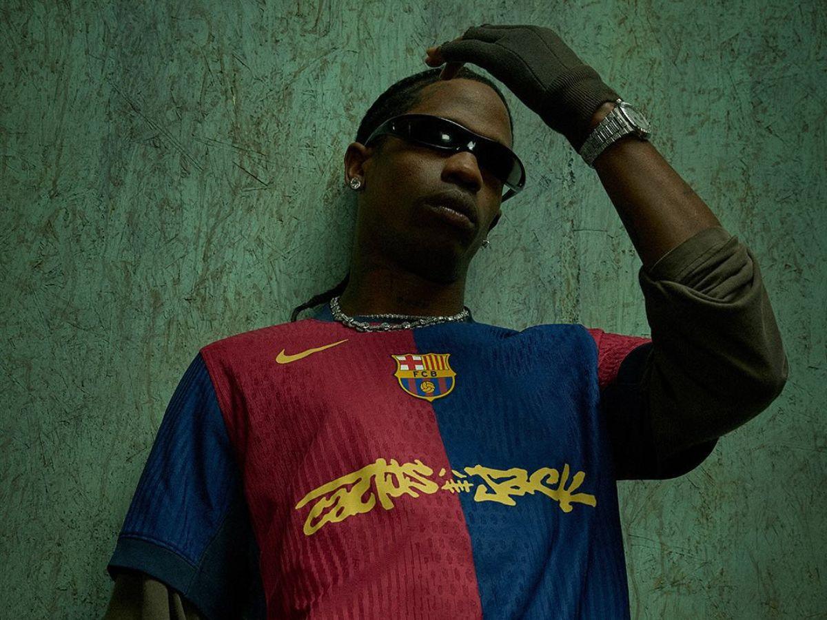 Barcelona enfrenta o Real Madrid com camisa assinada por Travis Scott Barcelona enfrenta o Real Madrid com camisa assinada por Travis Scott