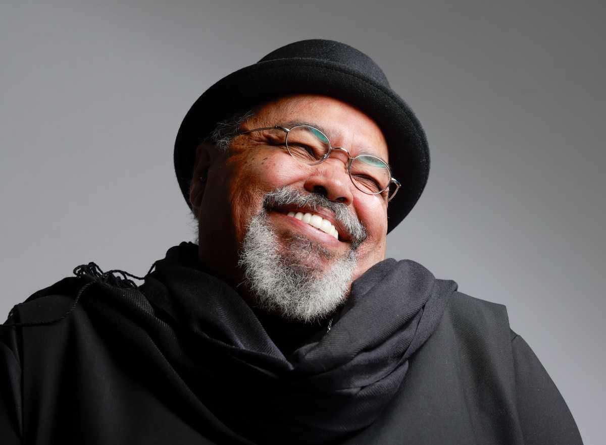 Jorge Aragão comemora 50 anos de carreira com o single "Inversão de Valores"