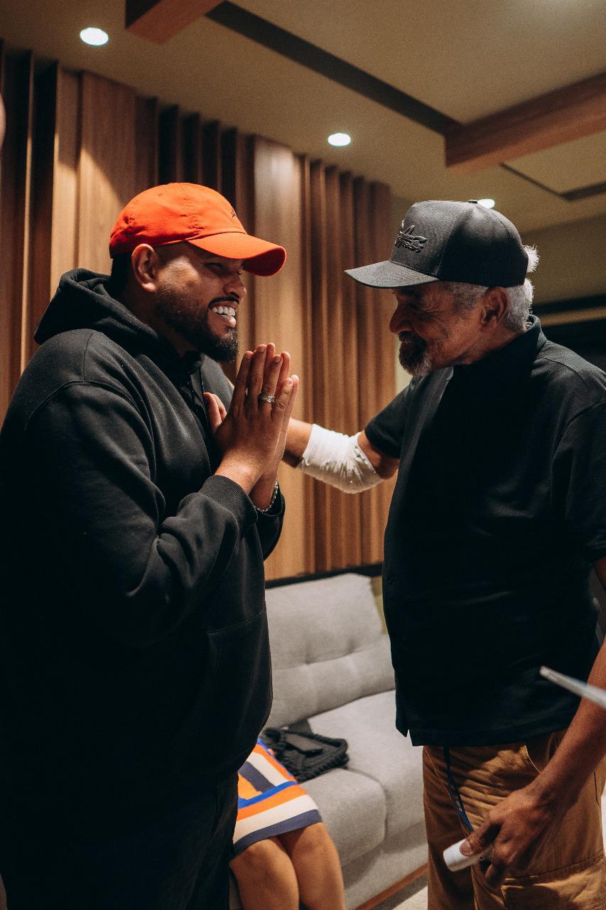 “De Geração para Geração: Cantor Yan une forças com Warner Music em Tributo a Cleber Augusto