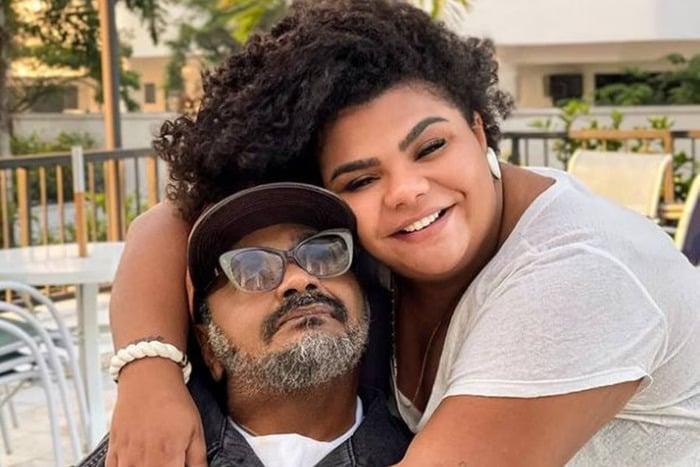 Filha de Arlindo Cruz, Flora Cruz atualiza quadro de saúde do cantor e revela previsão de alta hospitalar
