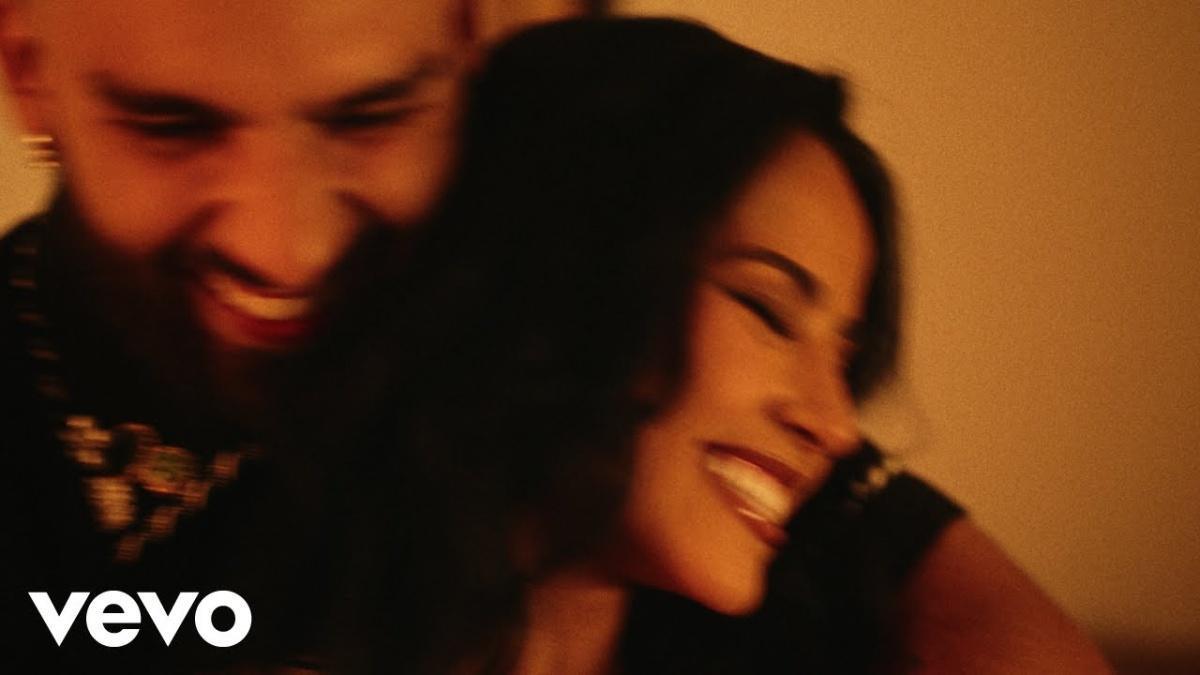 QUE HACES - Becky G, Manuel Turizo - Música e Letra