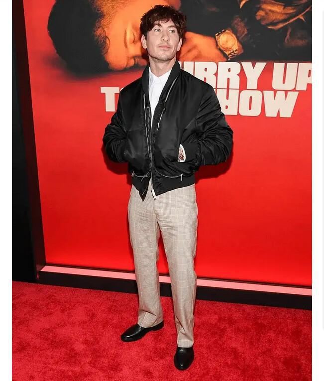 Estreia mundial de “Hurry Up Tomorrow” reúne The Weeknd, Jenna Ortega e Barry Keoghan