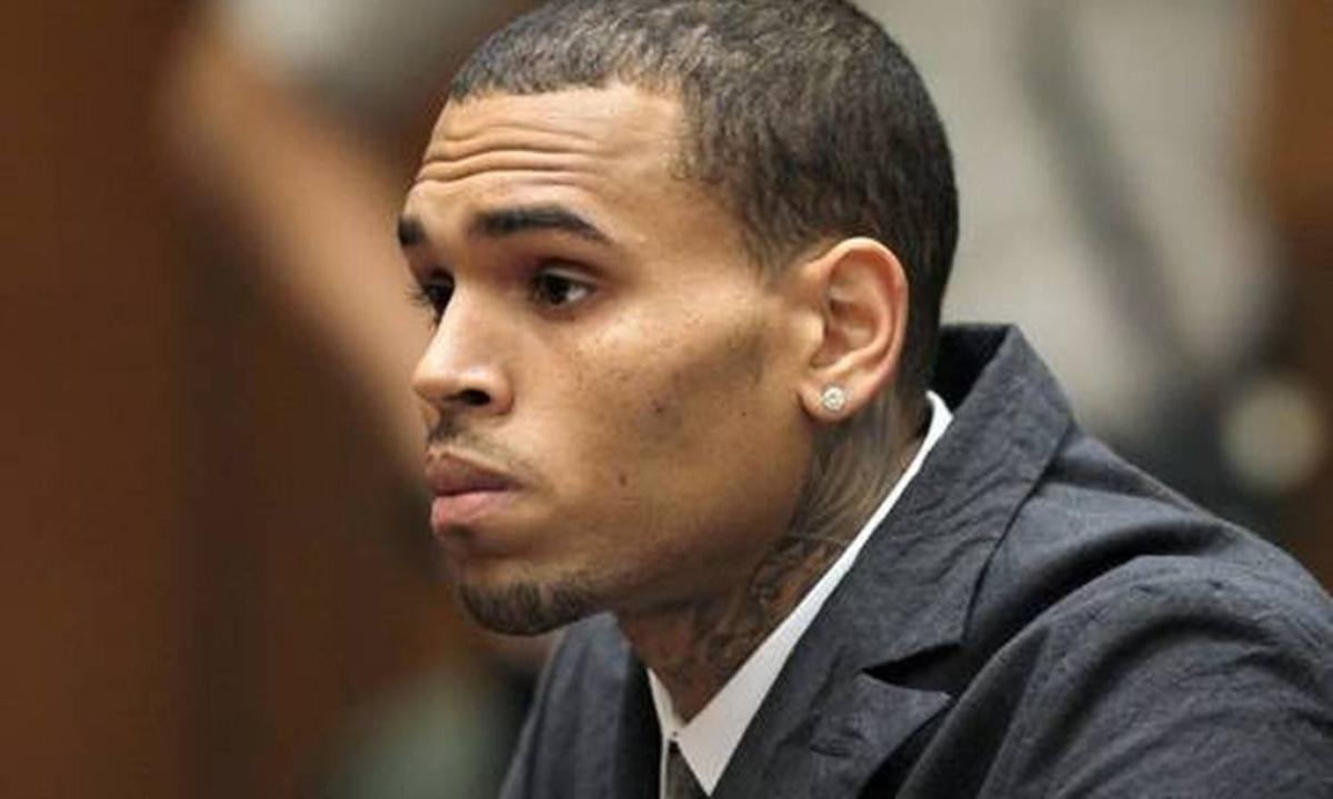 Chris Brown é acusado de agressão a produtor musical e é preso no Reino Unido Chris Brown é acusado de agressão a produtor musical e é preso no Reino Unido