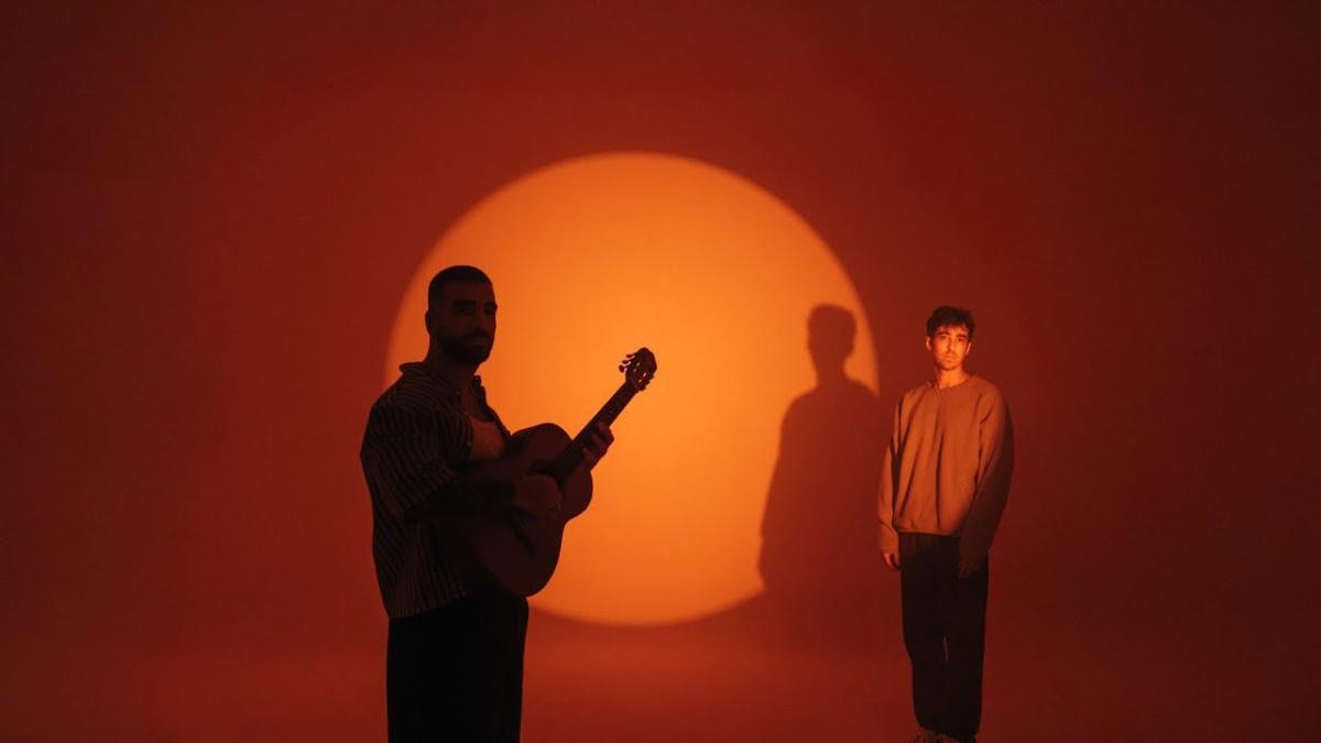 Viver de carinho - OUTROEU - Música e Letra