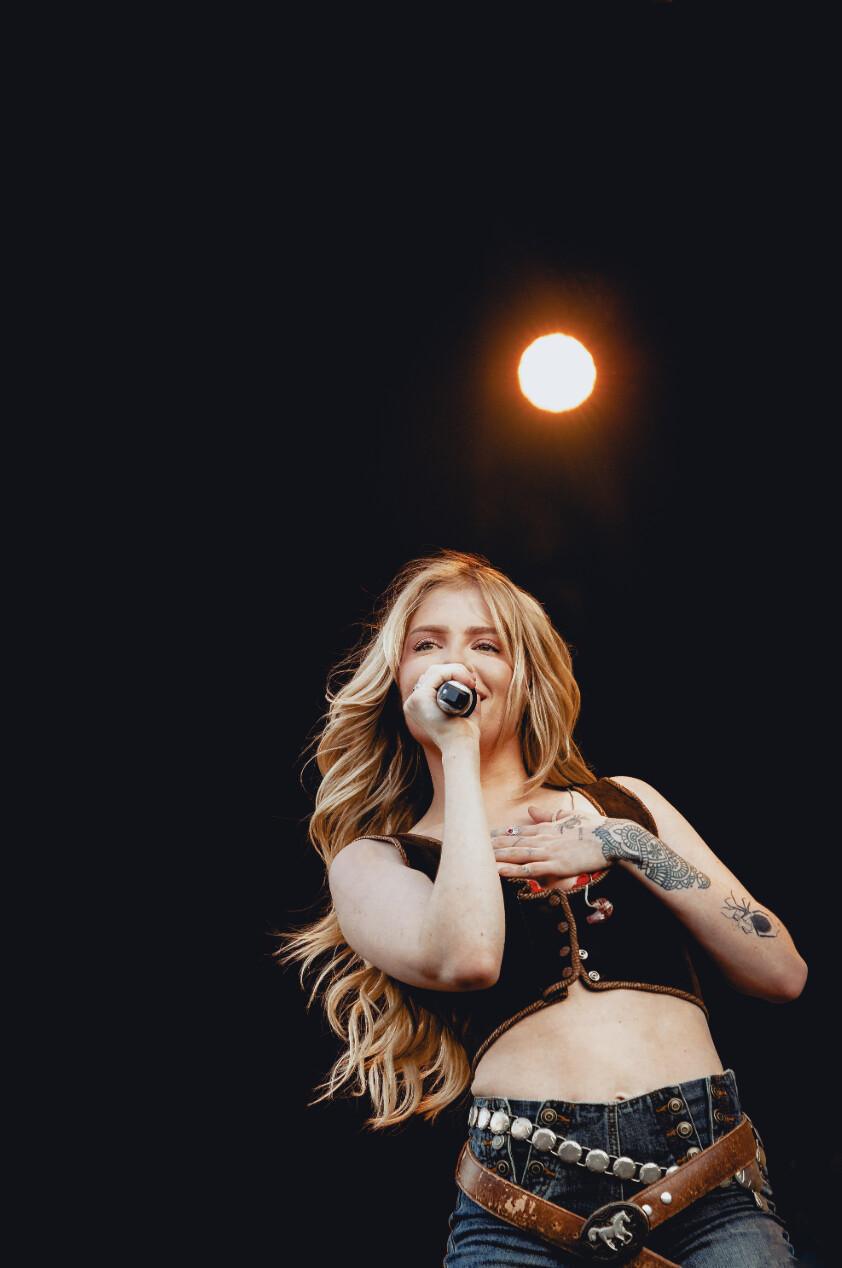  Luísa Sonza ultrapassa 5 bilhões de streams no Spotify, consolidando o status de gigante no pop latino-americano
