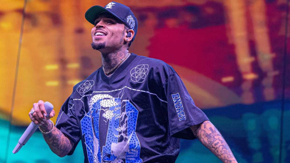 Chris Brown é liberado no Reino Unido após pagar fiança milionária de R$ 38 milhões Chris Brown é liberado no Reino Unido após pagar fiança milionária de R$ 38 milhões