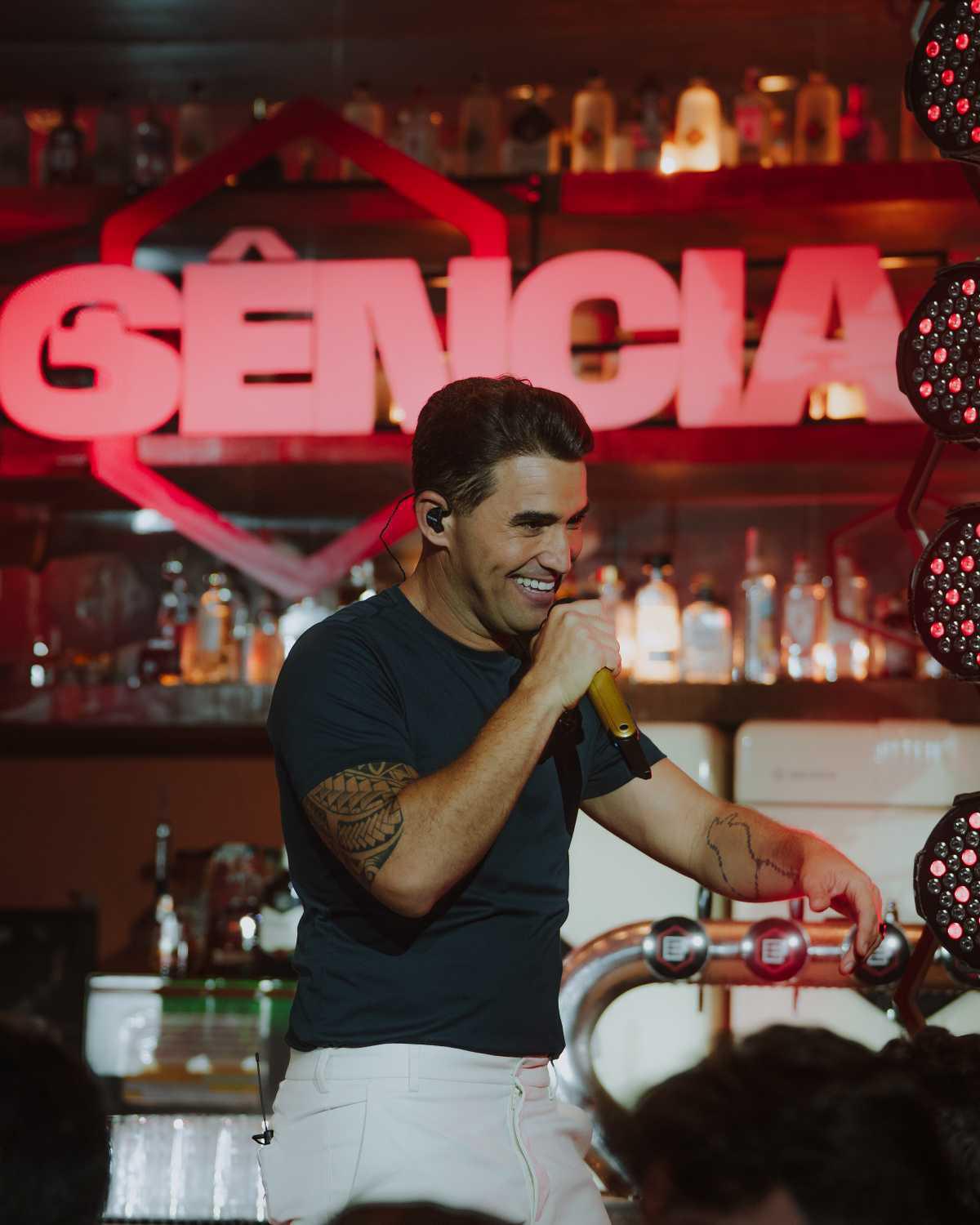 Tayrone apresenta o álbum completo de "Essência”