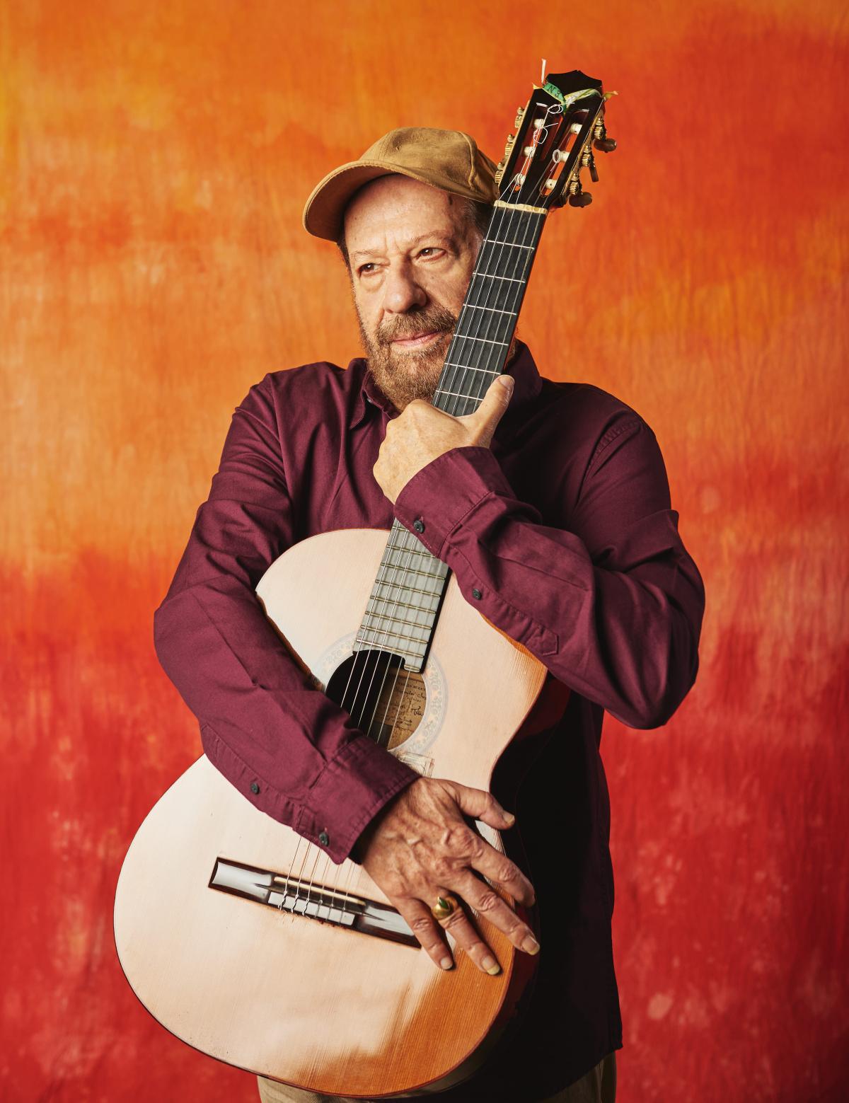 João Bosco apresenta em São Paulo turnê do álbum "Boca Cheia de Frutas"