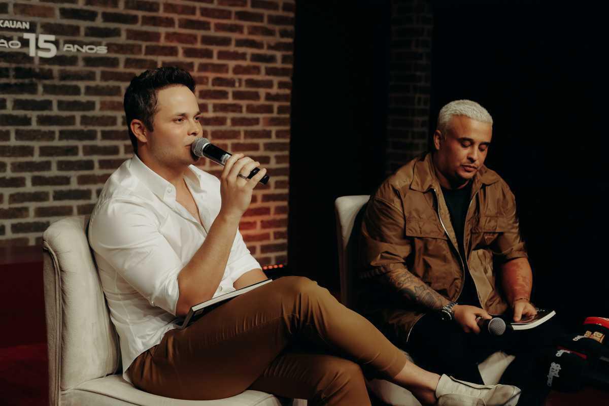 Matheus e Kauan celebraram 15 anos de carreira com evento emocionante, lançamento de álbum e autobiografia Matheus e Kauan celebraram 15 anos de carreira com evento emocionante, lançamento de álbum e autobiografia