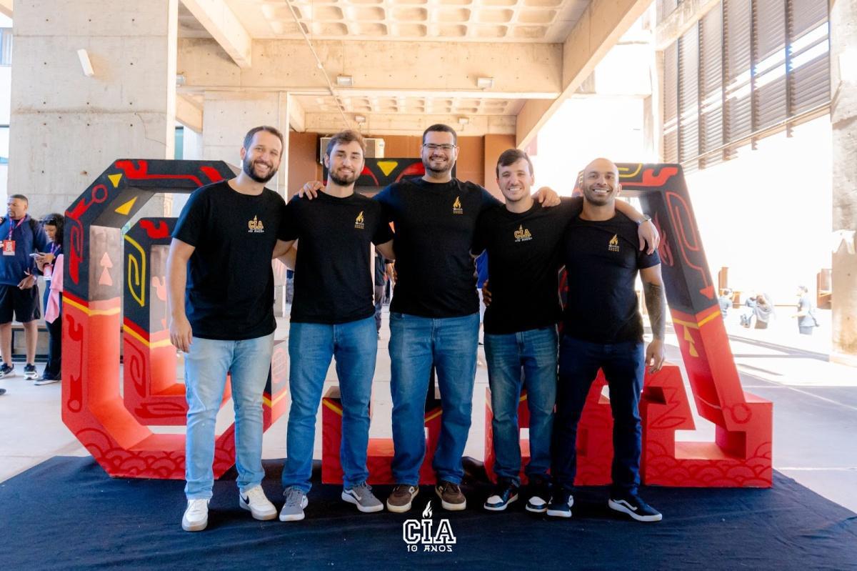 Menos é Mais prepara show especial para a Copa Inter Atléticas, que acontece em junho, em Uberaba (MG) Menos é Mais prepara show especial para a Copa Inter Atléticas, que acontece em junho, em Uberaba (MG)